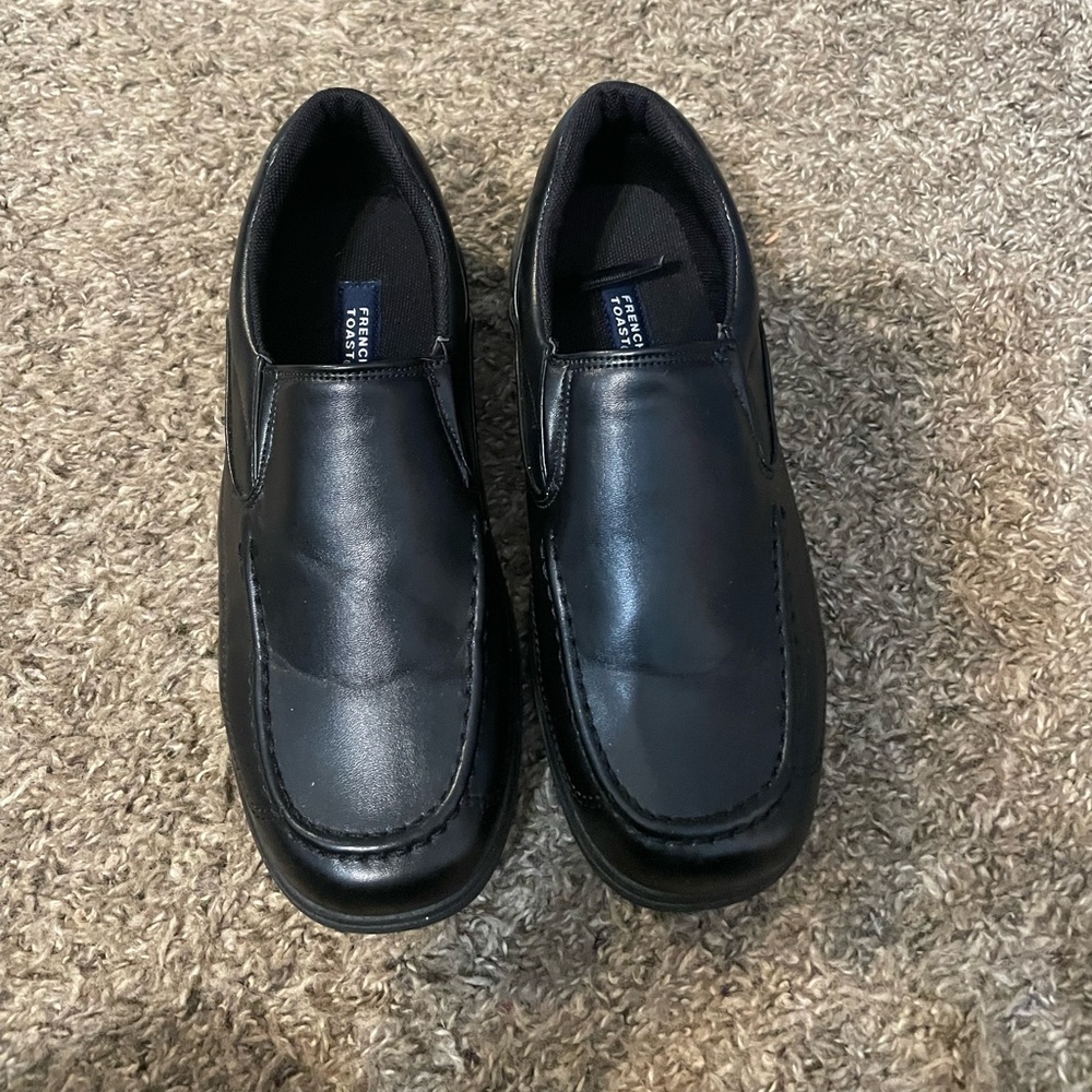 French Toast big boys dress shoes, size 6, black
Great condition!